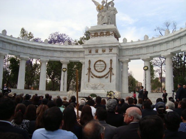 Restauran el homenaje a Juárez en el Hemiciclo