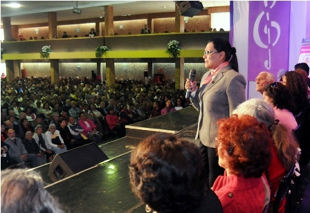 Adultos mayores, prioridad presupuestal en el DF; entregan 848 tarjetas en dos delegaciones