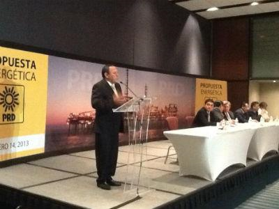 Relanzar  Pemex sin privatizarla:Zambrano