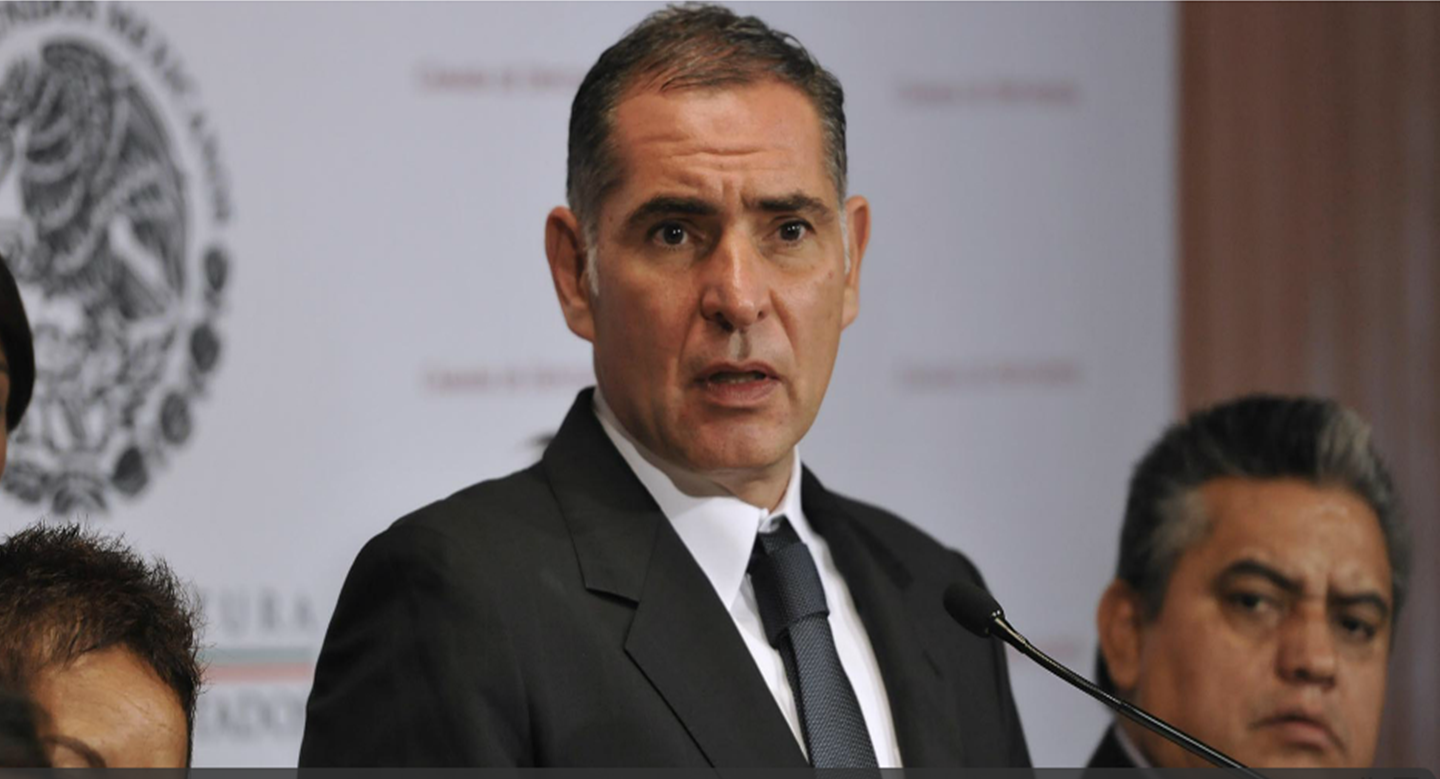 Gabino Cué presenta a legisladores de izquierda en Palacio Legislativo Federal iniciativas a la Ley General de Educación y rechaza ser presionado por la Sección 22 del SNTE