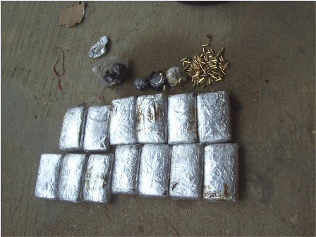 Detienen a dos conductores de combi que transportaban droga en una llanta de refacción, en Chiapas