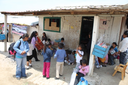 Inicia DDHPO queja por violación del Derecho a la Educación de menores en Tlaxiaco, Oaxaca