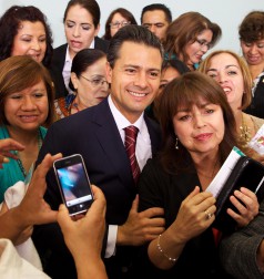 La educación pública no se privatiza ni se concesiona:EPN