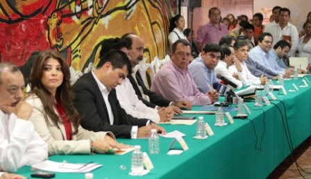 Realiza gobernador de Guerrero, Ángel Aguirre, 17 cambios en su gabinete