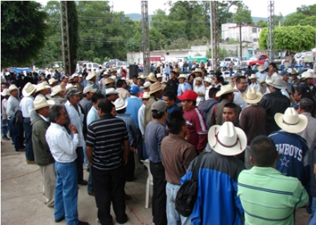 Exigen habitantes de San Juan Mixtepec renuncia de gobernador de Oaxaca