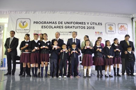 Enviarán iniciativa de ley para hacer obligatoria entrega de uniformes escolares, en el DF