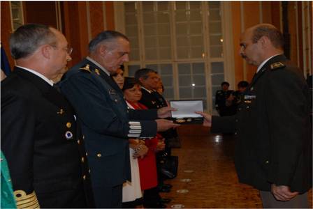 Entregan medalla en grado “Distinguido” a los secretarios de la Defensa Nacional y de Marina