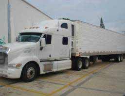 Localizan cerca de 68 kilogramos de cocaína en la caja refrigerada de un camión de carga; un detenido