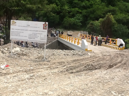 Construcción del puente del Río Ciruelo concreta acuerdo de paz entre Textitlán y Amoltepec