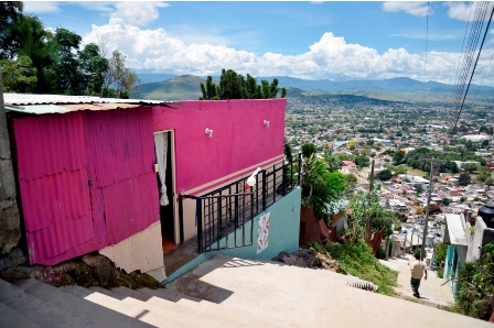 Entregan casas ecológicas a personas de escasos recursos en Oaxaca de Juárez