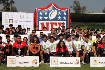 Participan más de mil 500 jóvenes en 1er Torneo de Tochito NFL en la Ciudad de México