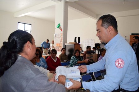 Entregan radiorreceptores de alertamiento sísmico a oficinas del ayuntamiento de Oaxaca