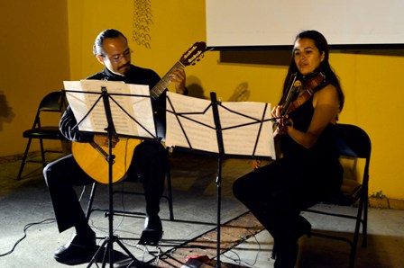 Disfrutan familias oaxaqueñas de la luna llena de octubre con Lunada Poético Cultural