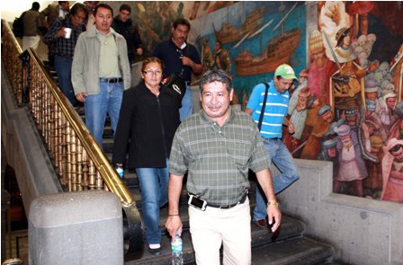 Acuerdan maestros y gobierno del DF liberar vialidades de calles y circuito del Monumento a la Revolución
