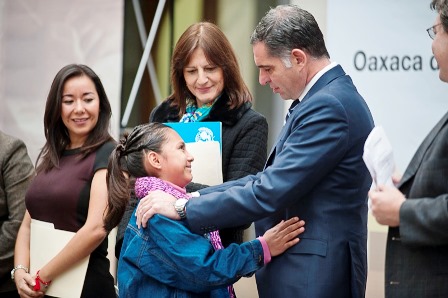 Oaxaca referente nacional en promover identidad a menores de edad
