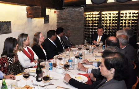 Expone PRD ante embajadores posición sobre reforma energética y consulta popular