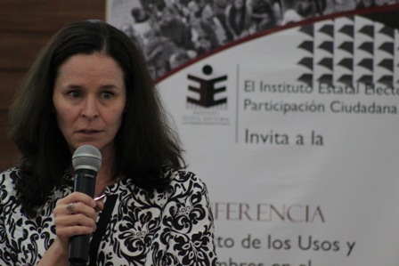 Imparten conferencia “El efecto de los usos y costumbres en el comportamiento electoral estatal”
