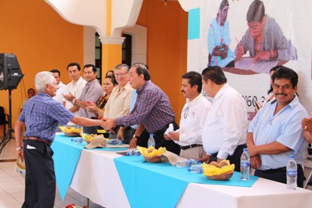 Reapertura IEEA Plaza Comunitaria en Teotitlán; Entregan 16 certificados de primaria y secundaria