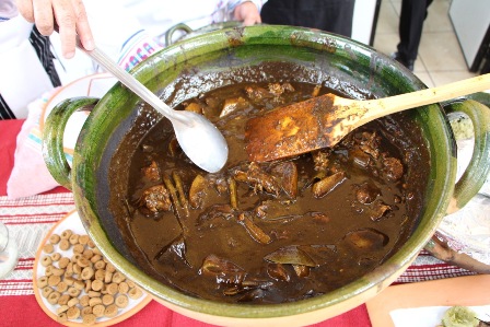 UTVCO e ICAPET al rescate de la gastronomía tradicional oaxaqueña
