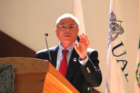 Abogado doctor honoris causa por parte de la UAEH