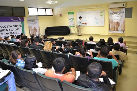 Capacitan UTVCO y SEDESOL a egresados universitarios como promotores comunitarios