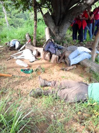 Hallan muertas a cuatro personas por caída de rayo en San Pedro Mixtepec, Oaxaca