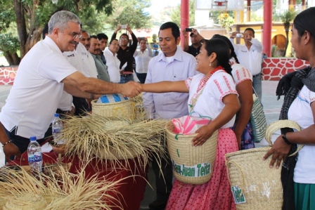 Entrega Sedesol 5.9 MDP para proyectos productivos y tecnología en la Mixteca de Oaxaca