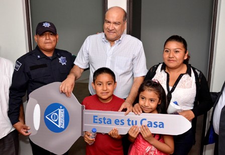 Brinda Ayuntamiento de Oaxaca oportunidad de formar un patrimonio a policías municipales