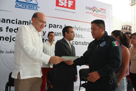 Entregan apoyos del programa “Esquemas de Financiamiento y Subsidio Federal para Vivienda”, en Oaxaca