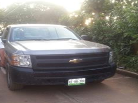 Tres conductores en calidad de presentados