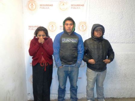 Detienen a cuatro personas que transportaban a 63 migrantes indocumentados en Oaxaca