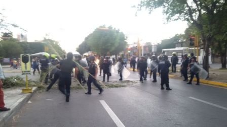 Retira Policía bloqueo en Santa Lucia del Camino, Oaxaca; Reportan ocho detenidos