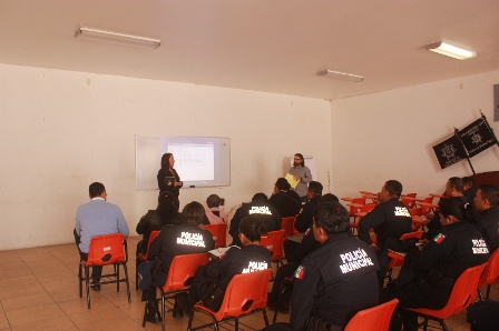 Capacitan a policías municipales en materia de Derechos Humanos para personas migrantes