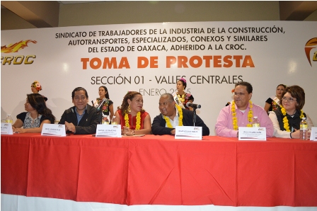 Toma protesta Mayra Luis Martínez como nueva dirigente de transporte de la CROC