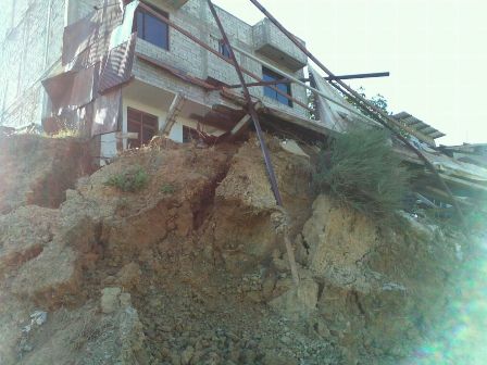 Desalojan dos viviendas por deslizamiento de tierra en Donají, Oaxaca