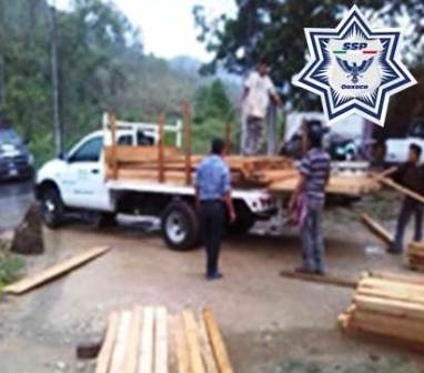 Aseguran elementos de la Policía Estatal y Profepa madera en Puerto Escondido, Oaxaca