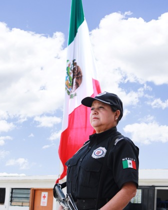 Mujeres policías dedicadas a proteger, servir y hacer cumplir la ley
