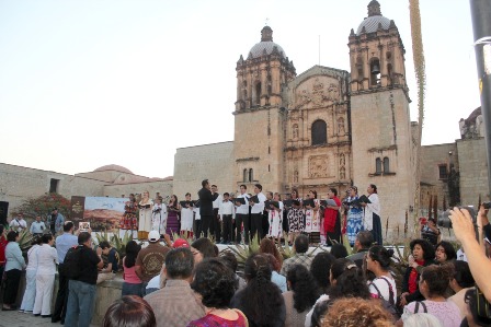 Inician festejos por el 483 aniversario de la ciudad de Oaxaca, Repican las campanas de Santo Domingo