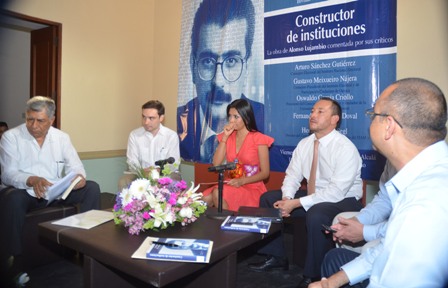 Presentan libro “Constructor de Instituciones” la obra de Alonso Lujambio, comentada por sus críticos