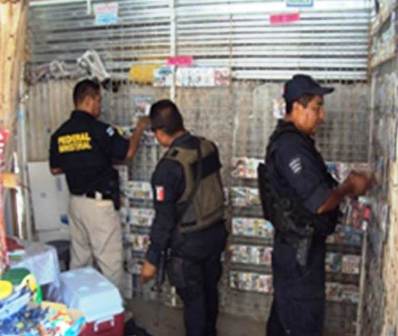 Asegura Policía Estatal más de tres mil discos apócrifos en Loma Bonita, Oaxaca