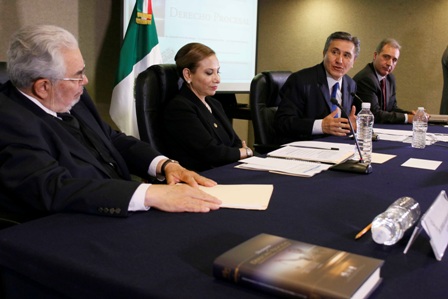 Presentan “Diccionario de derecho procesal constitucional y convencional”