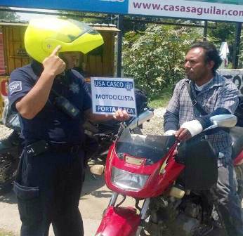 Implementan Operativo de Concientización “Casco-Placa” a motociclistas en Oaxaca