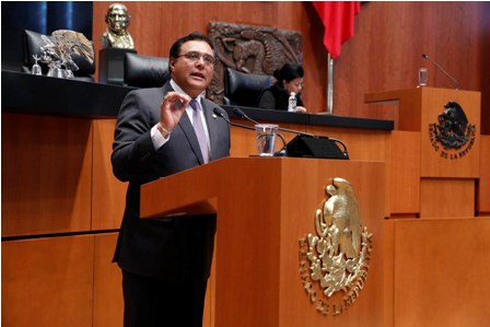 Elevar a rango constitucional licencia de paternidad, plantea senador Robles Montoya
