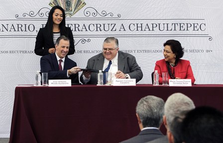 Entrega la SRE al Banco de México un acervo de billetes de la época del porfiriato