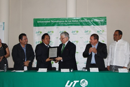 Recibe la UTVCO cédula de acreditación por parte de Conocer