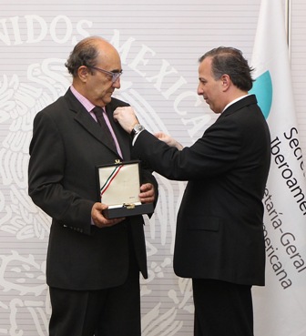 Impuso el canciller José Antonio Meade la Orden Mexicana del Águila Azteca a Manuel Guedán