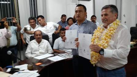 Entrega INE constancia de mayoría como diputado electo a José Antonio Estefan Garfias