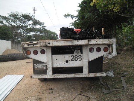 Recuperan plataforma de tráiler, automóvil y motocicleta con reporte de robo en Oaxaca