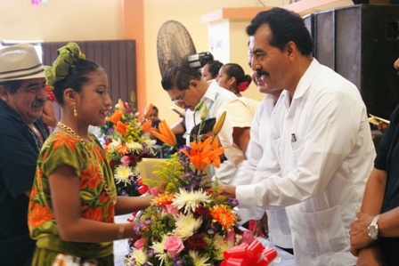Clausuran cursos en instituciones educativas de Juchitán, Oaxaca