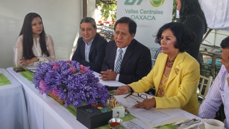 Firman convenio la UTVCO y la AMMJE para impulsar a mujeres del sector académico y productivo